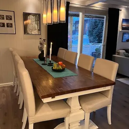 Stor I Svolvaer, Lofoten, Plass Til 7 Personer 아파트 *
