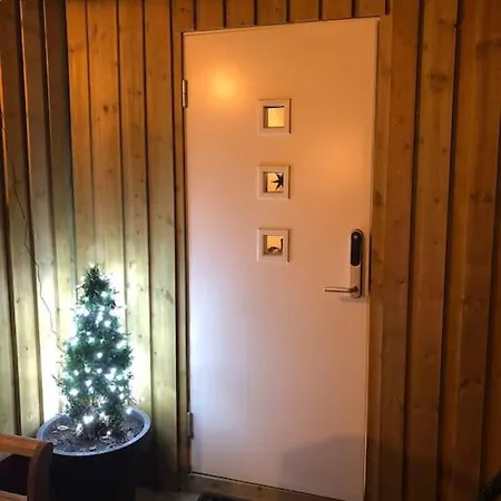 Apartment Stor I Svolvaer, Lofoten, Plass Til 7 Personer *