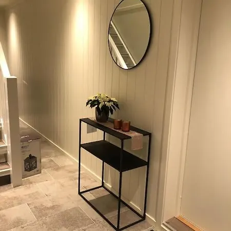 Apartment Stor I Svolvaer, Lofoten, Plass Til 7 Personer Svolvaer